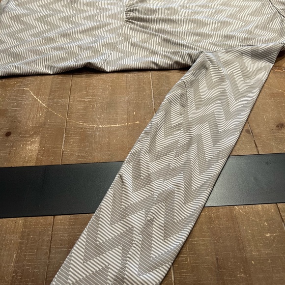 MERRELL Full Zip Running Women’s Jacket Size Small - Picture 10 of 10